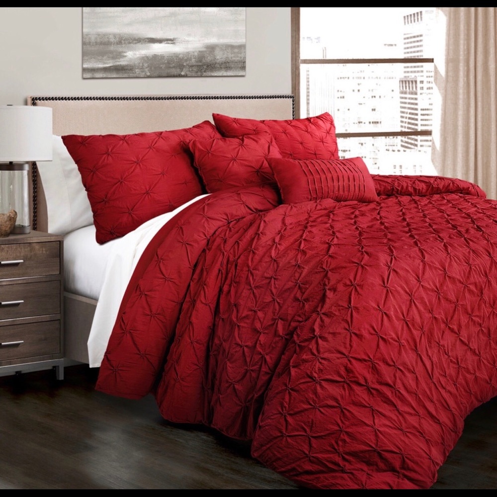Comforter set never opened never used brand new